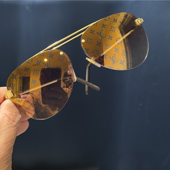 🧡Louis Vuitton Z1020W Gold Monogram Clockwise Sunglasses - Picture 9 of 14